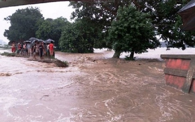 भारतमा बाढीबाट मृत्यु हुनेको संख्या ३२४ पुग्यो